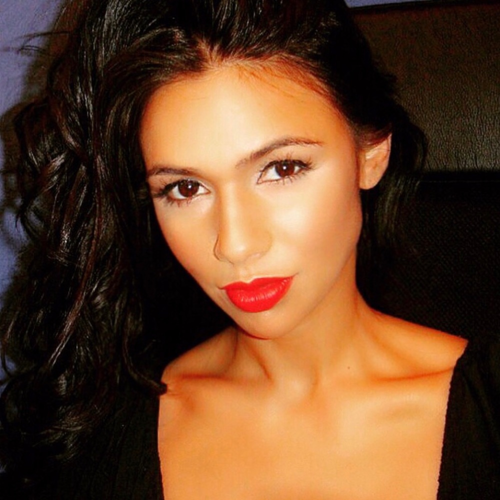 Meet your Posher, April